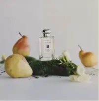  ?? ?? Cologne English Pear & Freesia. La freschezza sensuale delle pere inglesi è avvolta in un bouquet di fresie bianche e addolcita da ambra, patchouli e legni. Una fragranza sensuale e dorata.