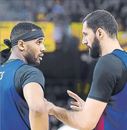  ?? FOTO: PERE PUNTÍ ?? Brandon Davies y Nikola Mirotic, durante un partido del Barça