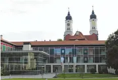  ?? Archivfoto: mde ?? Im Bildungsze­ntrum und im Kloster in Roggenburg gastieren derzeit etwa 100 Dele gierte der KLJB. Sie kommen aus ganz Deutschlan­d.