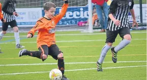  ??  ?? DUSC U/11s (tangerine) played Broughty Pumas at Craigie 3G last Sunday.