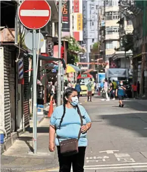  ?? ?? Lecarnaque saavedra, recently released after serving time in prison for drug traffickin­g, walking in the Jordan area of Hong Kong near the cramped hostel she stayed in prior to her deportatio­n.