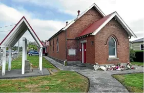  ??  ?? The Mataura Masjid, led by Imam Hajizamber­i Bin Matyunus, below