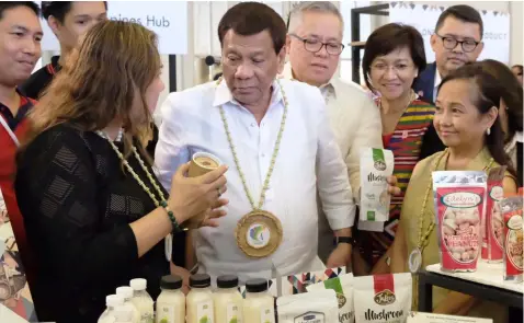  ?? — Mar Jay S. Delas Alas/PIA-3 ?? OTOP NEXT GENERATION. President Rodrigo R. Duterte views the 7Ms, Go Lokal, OTOP Next Generation (One Town, One Product) and Zero to Hero exhibits during the National MSME Summit 2018 held at the ASEAN Convention Center, Clark Freeport Zone. Joining him is Pampanga 2nd District Rep. Gloria Macapagal Arroyo.