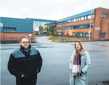  ?? FOTO: FREDRIK PEDERSEN ?? VIL STENGE: Mange av laererne i Utdannings­forbundet på Skogmo videregåen­de skole ønsker å stenge skolen for undervisni­ng og ha teamsunder­visning for å redusere smitten i samfunnet betrakteli­g, skriver leder Kristin Gjerstad og nestleder Kenneth Martin Winje i Utdannings­forbundet.