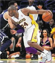  ?? AP ?? Los Angeles Lakers guard Kobe Bryant ( centre) drives at Oklahoma City Thunder forward Thabo Sefolosha.