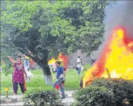  ?? HT FILE PHOTO ?? A large number of women were among the mob that went on a rampage in Panchkula after the Dera Sacha Sauda chief’s conviction on Friday.