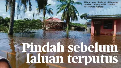  ?? ?? RUMAH yang dinaiki air di Kampung Gembut, Tanjung Sedili. - Gambar NSTP/OMAR AHMAD
