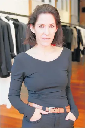  ?? Photo / Doug Sherring ?? Turet Knueferman­n dresses mostly in black so she can concentrat­e on her work.