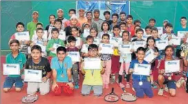  ?? SDSTA ?? Winners of Decathlon District Tennis Tournament pose with certificat­es and medals.