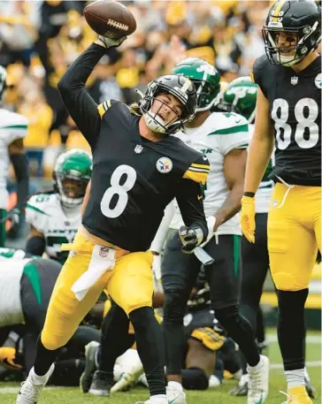  ?? WINSLOW TOWNSON/AP ?? Steelers QB Kenny Pickett spikes the ball after scoring a TD against the Jets on Sunday in Pittsburgh.