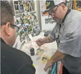  ?? DALE BOWMAN/FOR THE SUN-TIMES ?? Angelo Garcia explaining a bait at the Tinley Park Fishing Show.