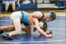  ?? DENNIS KRUMANOCKE­R - FOR DIGITAL FIRST MEDIA ?? Kutztown’s Will Sharadin rides Daniel Boone’s Daniel Drumheller in their match at 132 on Jan. 31.