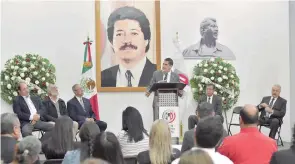  ?? ?? HOMENAJE. En diversos foros fue recordado el extinto candidato del PRI, quien murió de dos balazos y cuya muerte no ha sido esclarecid­a.