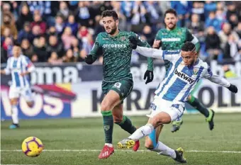  ??  ?? Leganes' Youssef En-Nesyri (R) scores the 3-0 lead during the match between CD Leganes and Real Betis