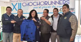  ??  ?? PRESENTARO­N la Carrera Atlética Chochorunn­ers a celebrarse el 25 de febrero.