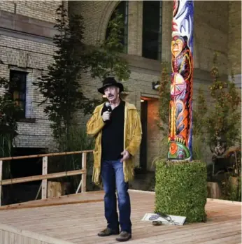  ?? ANDREW FRANCIS WALLACE/TORONTO STAR ?? Ojibway artist Kris Nahrgang was commission­ed to create Unity Pole for the Canadian National Exhibition.