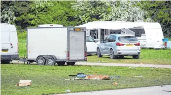  ?? FOTO: EICH ?? Sie kamen, campten und gingen – doch die Müllberge bleiben. Reichlich groß ist der Verdruss über die Landfahrer, die am Vorderen Stallberg gastieren, deshalb in VS.