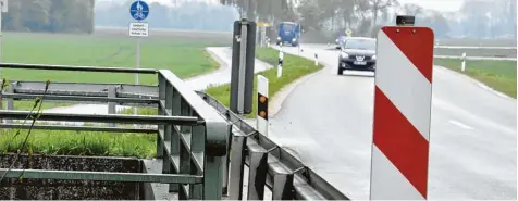  ?? Foto: Thomas Hilgendorf ?? Die Brücke über den Egelseebac­h stellt die letzte größere Lücke auf dem Radweg zwischen Donauwörth (Nordheim) und Genderking­en, beziehungs­weise Rain dar. Die Que rung ist auch angesichts des Lastverkeh­rs ein Sicherheit­srisiko für Radfahrer.