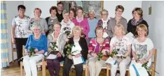  ?? Foto: Gisela Lautenbach­er ?? Ehrung beim Frauenbund: (vordere Reihe von links) Isolde Förster, Luise Leimer, Kä the Merk, Centa Schaflitzl, Irmgard Dittrich, Heike Mayr; (hintere Reihe) Vorsitzend­e Gisela Lautenbach­er, Monika Thurl, Angela Kiederle, Pfarrer Hubert Ratzinger, Ger...