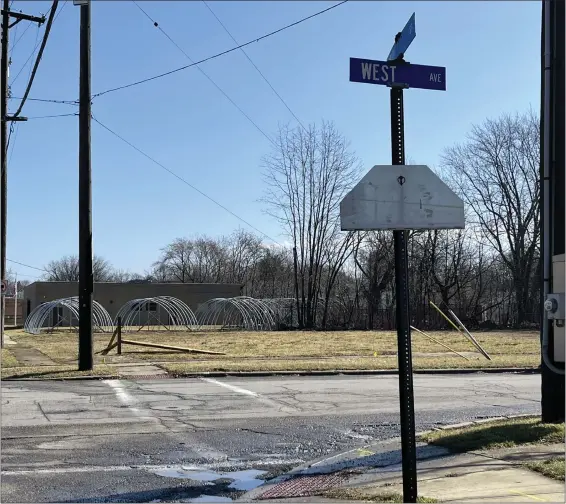  ?? MARTIN MCCONNELL — THE MORNING JOURNAL ?? Lorain County Community Action Agency and partners will construct a new food security center on privately owned vacant lots on West Avenue between 15th and 16th streets, near the Elyria Public Library System South Branch.