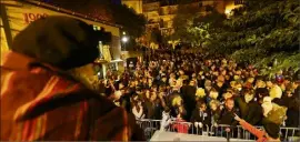  ?? (Photo archives Sébastien Botella) ?? La place du Safranier noire de monde. Plusieurs manifestat­ions de la commune libre du Safranier, comme ici la fête de la châtaigne en , sont annulées .