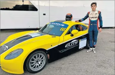  ??  ?? Tommy Pintos, junto al Ginetta que pilotará la próxima temporada en el certamen británico.