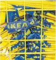  ?? FOTO: DPA ?? Blau-gelbe Taschen: Ikea kommt nach Memmingen.