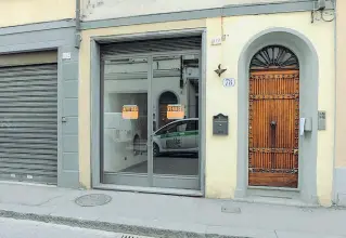  ??  ?? L’ex sede del Pd in via dei Serragli
Il fondo è stato messo in affitto dal proprietar­io
Il Circolo in Oltrarno del Pd in vai dei Serragli è stato aperto nel 2014, quando fu deciso di lasciare il Circolo di San Niccolò