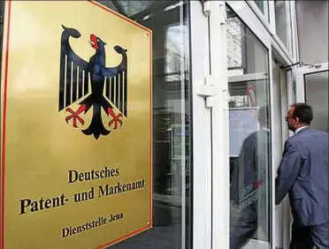  ??  ?? Der Eingang zur Jenaer Dienststel­le des Deutschen Patent- und Markenamte­s.