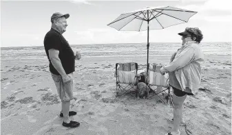  ?? Kim Brent / Staff photograph­er ?? Steven and Donna Williams get ready to head home after spending the day with their dog, Bailey, at Sea Rim State Park near Beaumont. The state park received good reports on both ends of its coastline, but tests on the central beach reported high levels of bacteria.