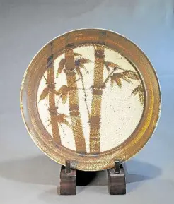  ??  ?? “Bamboo Brushwork Platter” by Jon Pettyjohn