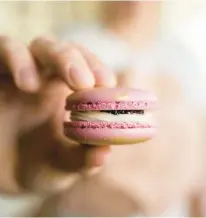  ?? COURTESY ?? A vanilla bean macaron made by Bailey Potterf of Norfolk, a cottage baker.