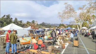  ??  ?? The famous flea market at the Rose Bowl, held in Pasadena, California. (Dreamstime)