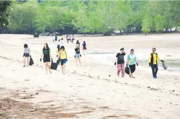  ??  ?? Members of the Sarawak Energy finance team during the beach cleaning at Siar Beach.