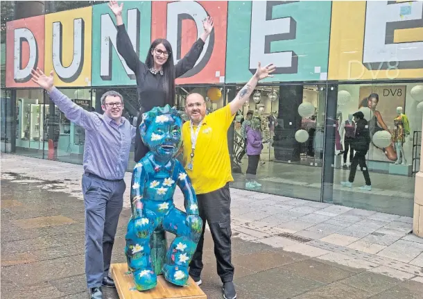  ?? ?? WULLIE’S BACK: Chris Duke of The Archie Foundation, Metta Ramsay of Overgate, and Michael Kemp of Thorntons Solicitors outside the Overgate.