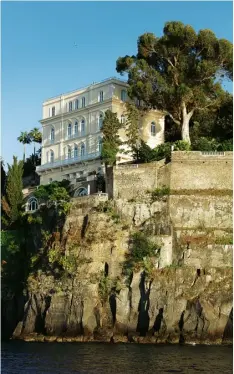  ??  ?? Right Perched on the cliffs of Sorrento, Villa Astor commands an enviable position.
Centre The restoratio­n and redecorati­on of the villa took three years after the present owners – who wish to remain anonymous – bought it in 2012.
Far right The...
