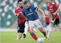  ??  ?? Familiar opposition: Linfield ace Jamie Mulgrew takes on HB Torshavn in the 2018 Europa League second qualifying round