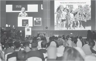  ?? — Gambar Bernama ?? UCAPAN: Dr Wan Azizah berucap pada Pelancaran ‘Malaysia Urban Forum (MUF) 2019’ di Pusat Konvensyen Kuala Lumpur semalam.