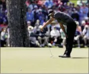  ?? DAVID J. PHILLIP - THE ASSOCIATED PRESS ?? Tiger Woods misses a birdie putt on the 15th hole during the first round at the Masters Thursday in Augusta, Ga.