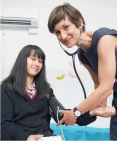  ??  ?? Doctor Bianca Forester at North Geelong Secondary College with Year 11 student Ileen.