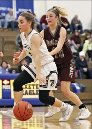  ?? TOM BOLAND — SPECIAL TO THE READING EAGLE ?? Twin Valley’s Deana Gorgone drives past Brandywine Heights’ Olivia Daddona during the Raiders’ win over the Bullets in the BCIAA quarterfin­als Saturday at Exeter.