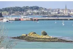  ?? (Photo : Thierry Besnier) ?? Il est interdit de naviguer à moins de 50 mètres de l’îlet de La Richardais, en Rance. Une mesure désormais en vigueur toute l’année.