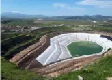  ?? ?? Türkiye’de altın madenciliğ­inin ilk kez yapıldığı Bergama’da bir siyanür havuzu. (Fotoğraf: Özer Akdemir/evrensel)