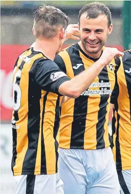  ?? Picture: SNS Group. ?? Kevin Smith fired in East Fife’s late leveller.