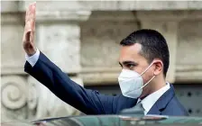  ??  ?? M5S Luigi Di Maio, 33 anni, ministro degli Esteri, davanti a Palazzo Madama