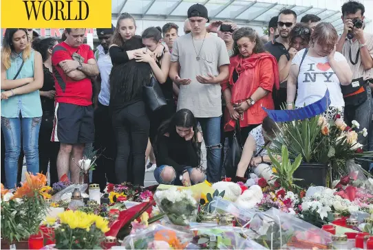  ?? CHRISTOF STACHE / AFP / GETTY IMAGES ?? People mourn outside of the Olympia shopping centre in Munich on Sunday. Most of the victims of Friday’s attack were younger than 18, including three 14-year-olds.