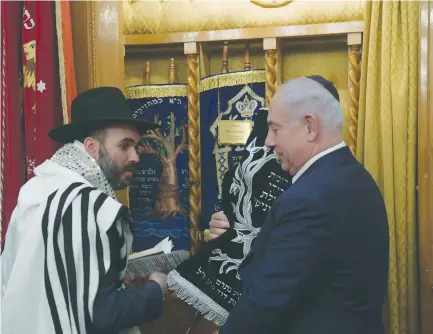  ?? (Amos Ben-Gershom/GPO) ?? PRIME MINISTER Benjamin Netanyahu visits a synagogue in Thessaloni­ki, Greece, yesterday.