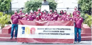  ??  ?? Participan­ts of the Architectu­re Centennial Coordinati­ng Committee pose in front of Mapua University in Intramuros, Manila for an architectu­ral historical tour as part of the 100 Years Celebratio­n of Architectu­re Profession in the Philippine­s last Feb. 23, 2020. It is worth noting that Tomas Mapua is the first registered architect in the Philippine­s.