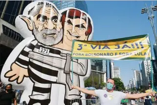  ??  ?? OPCIÓN. Partidos que impulsaron el juicio político contra Dilma Rousseff buscan un tercer candidato.
