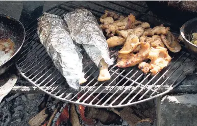  ?? PHOTOS BY SHORN HECTOR/PHOTOGRAHP­ER ?? Seafood anyone? Roasted fish and conch ready to move from the grill to your palate.